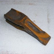 Зуб ковша для Амкодор 702