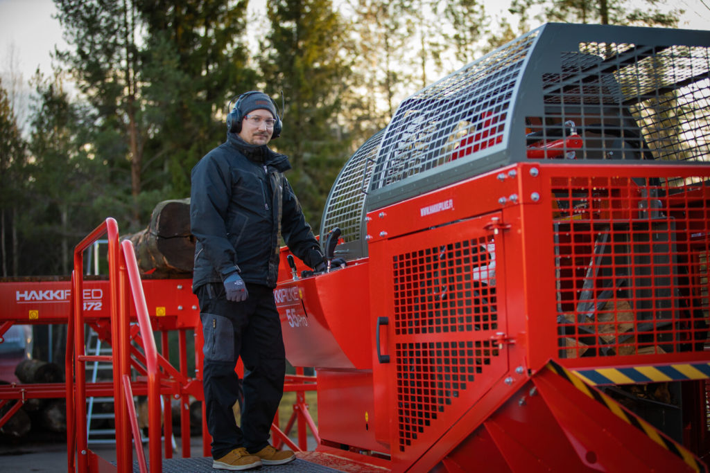 Hakki Pilke 55 Pro у роботі — різання та конвеєр