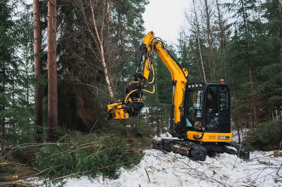 TMK 200 — гидравлические ножницы для древесины в работе на экскаваторе